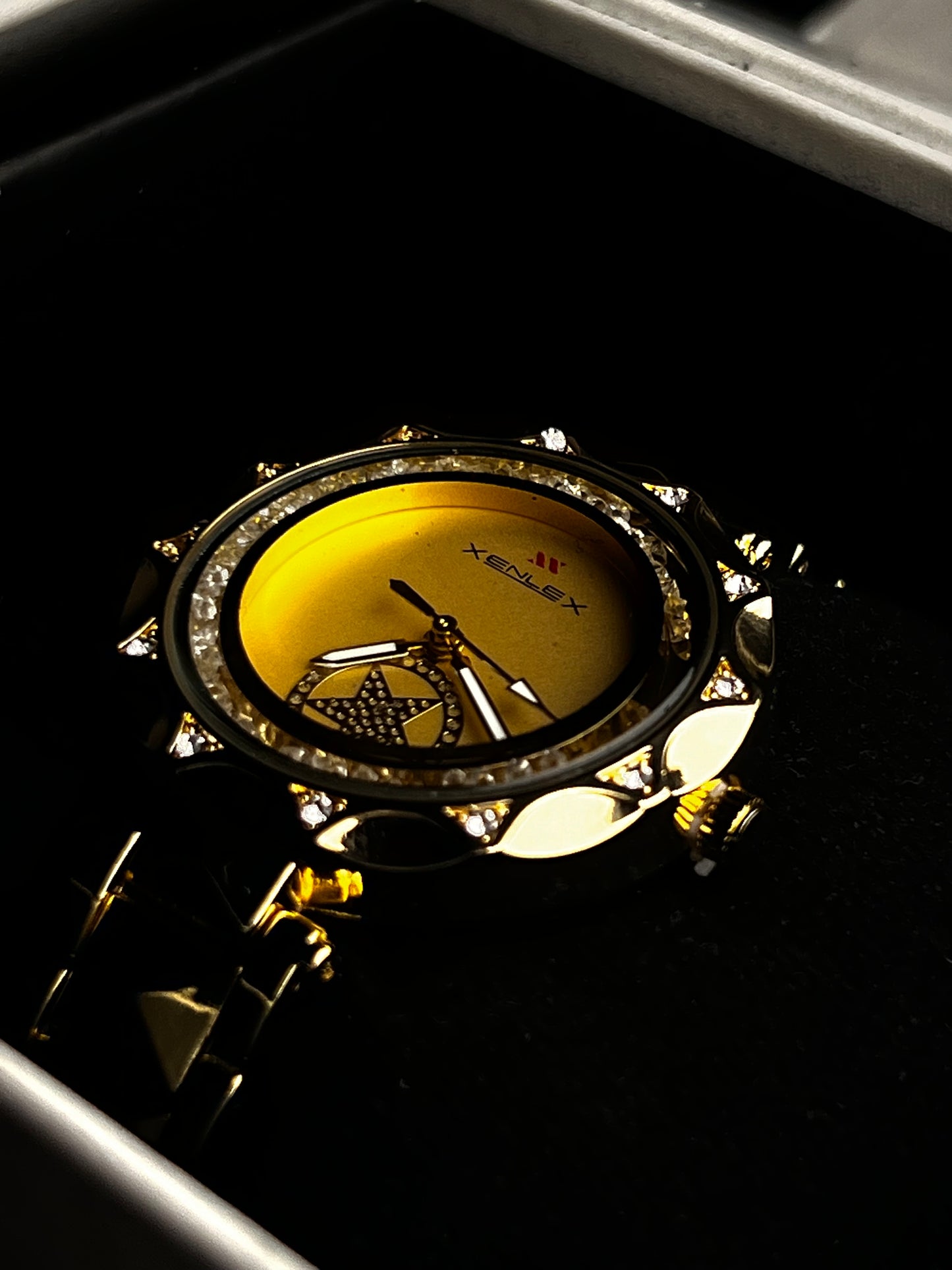 Xenlex Gold Luxury Women’s Watch – Elegant Crystal Studded Timepiece