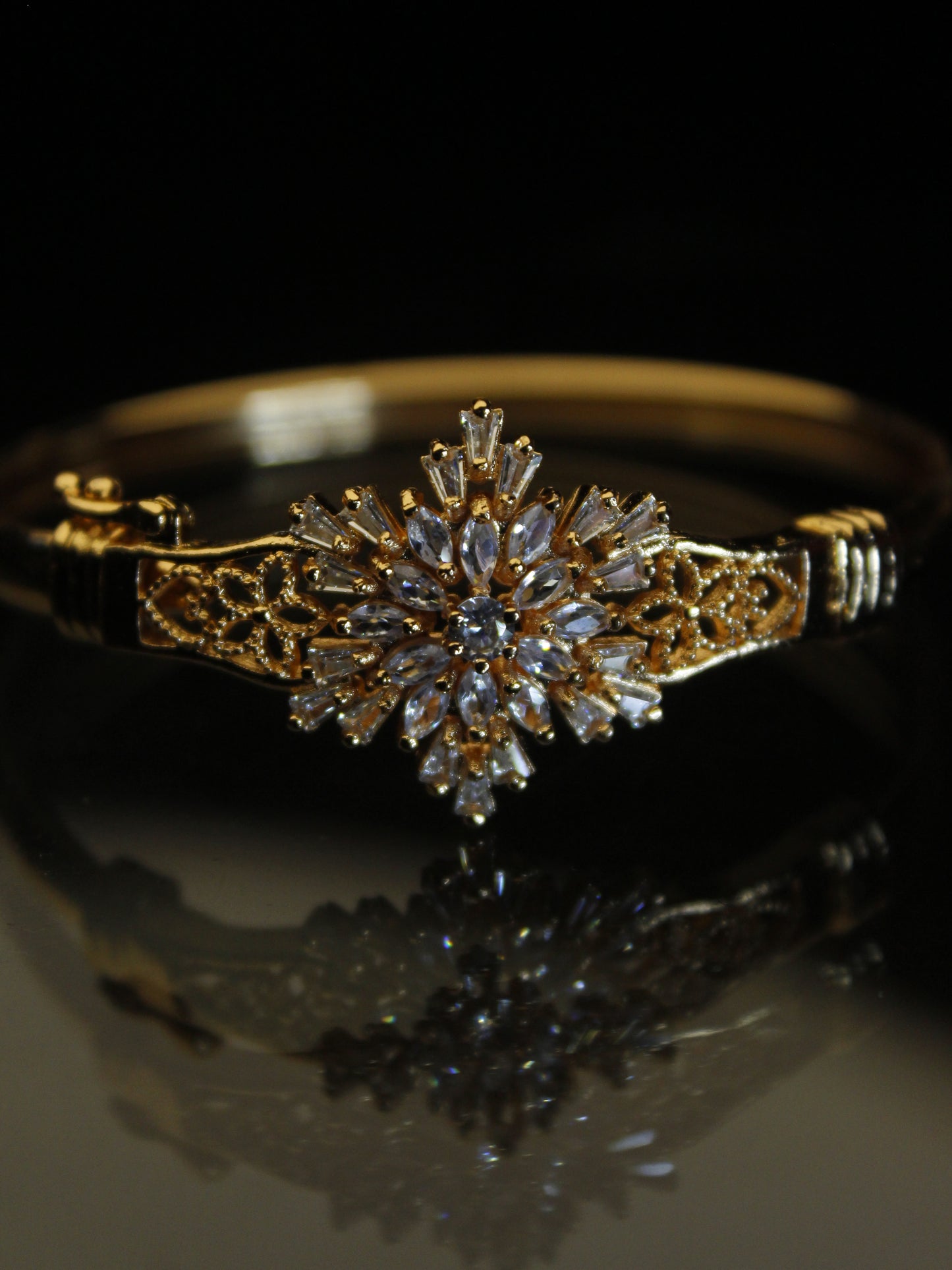 Elegant Floral Gold Bracelet Pair – Dual Tone (White & Black)