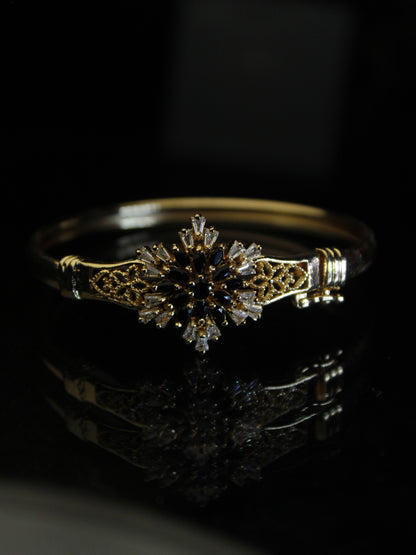 Elegant Floral Gold Bracelet Pair – Dual Tone (White & Black)