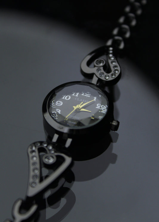 Heart Charm Black Crystal Watch – Elegant Women’s Edition